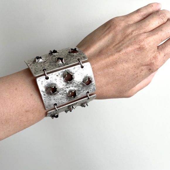 Vintage Artisan Handmade Hammered Silver Metal Cuff Bracelet - Picture 5 of 17